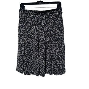 LuLaRoe black and white starry skirt. Women’s size medium.